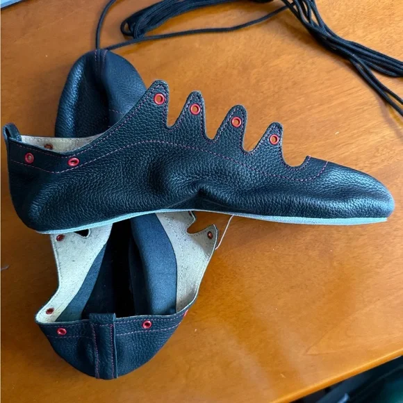 NEW. US 10 Highland Dance Shoes Ghillie  Leather Dance Shoes with Red stitching - Picture 4 of 6